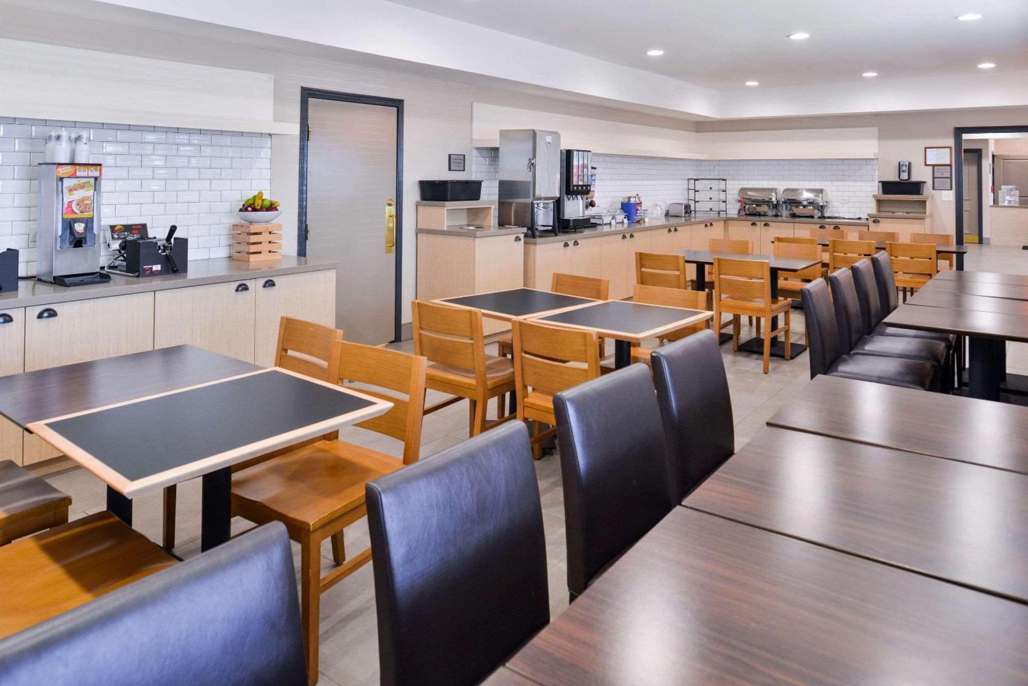 Hotel Country & By Radisson, Tinley Park, Il Tinley Park